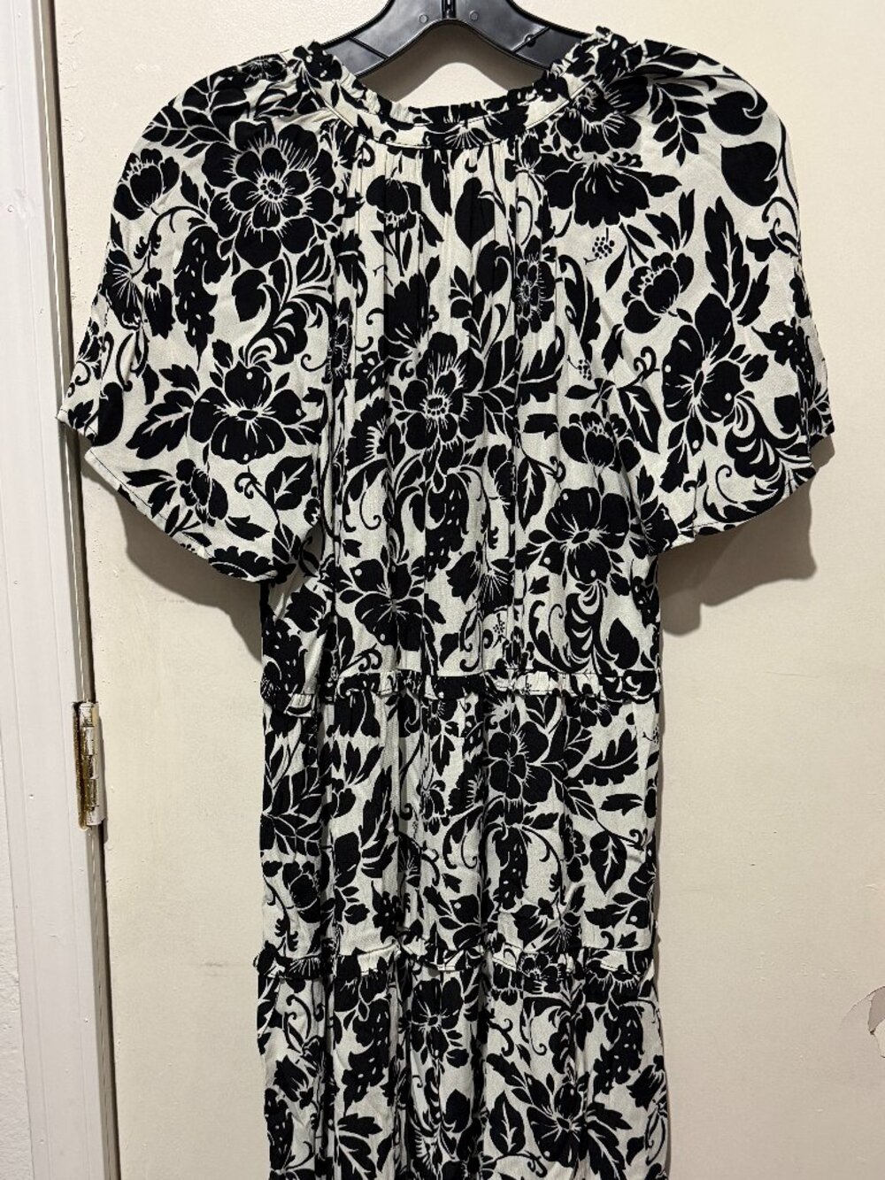 LOVESTITCH Black White Floral Flutter Sleeve Tiered Midi Dress Small - Picture 9 of 15